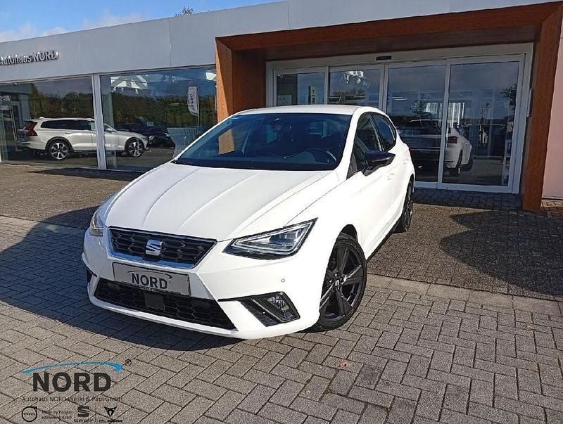 Weiß Gebraucht 2022 Seat Ibiza Black Edition Limousine | 16.950 € (Etwas zu teuer) - Bild 1/4