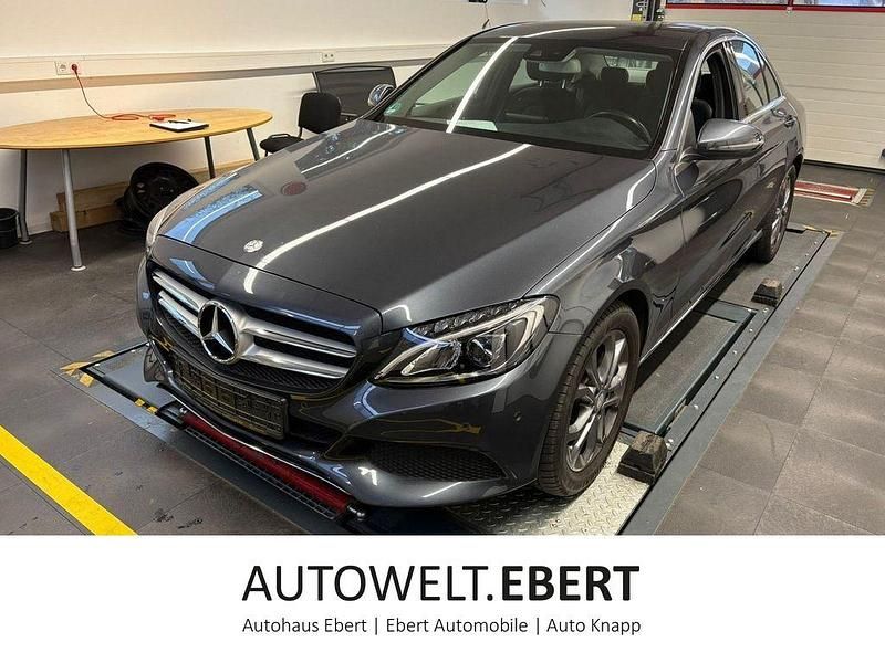 Grau Gebraucht 2016 Mercedes C180 Avantgarde Limousine | 20.890 € (Guter Preis) - Bild 1/3