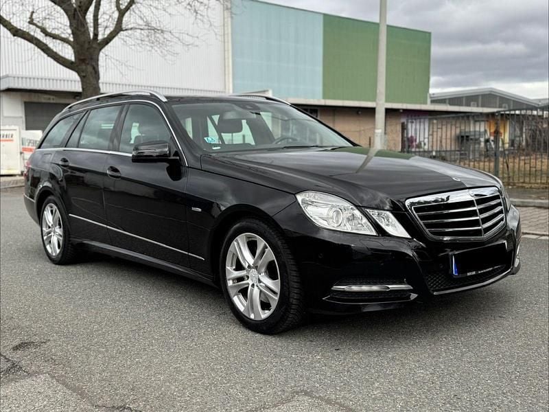 Gebraucht Mercedes E250 204 PS (150 kW) 2011 Schwarz Kombi
