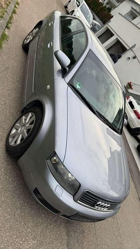 Grau Gebraucht 2003 Audi A4 Limousine | 1.500 € (Guter Preis) - Bild 1/4