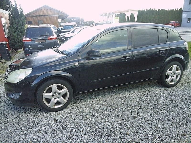 Gebraucht Opel Astra Edition 140 PS (102 kW) 2007 Schwarz Kleinwagen