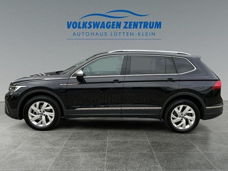 Gebraucht VW Tiguan Allspace Life 150 PS (110 kW) 2024 Deep black perleffekt (metallic) SUV