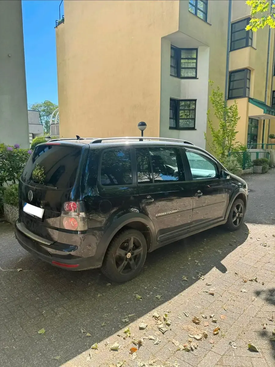 Używany VW Touran Cross 2009 Czarny Minivan