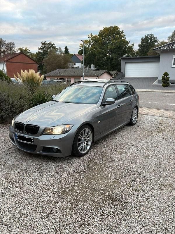 Grau Gebraucht 2009 BMW 320 M Sport Kombi | 5.200 € (Guter Preis) - Bild 1/4