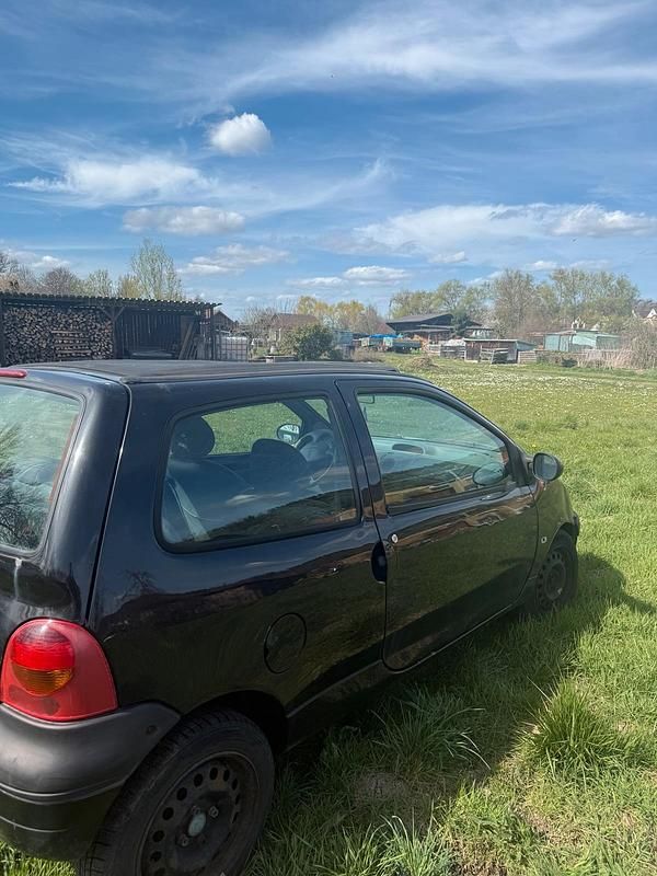 Second-hand Renault Twingo 58 CP (42 kW) 2000 Negru Hatchback
