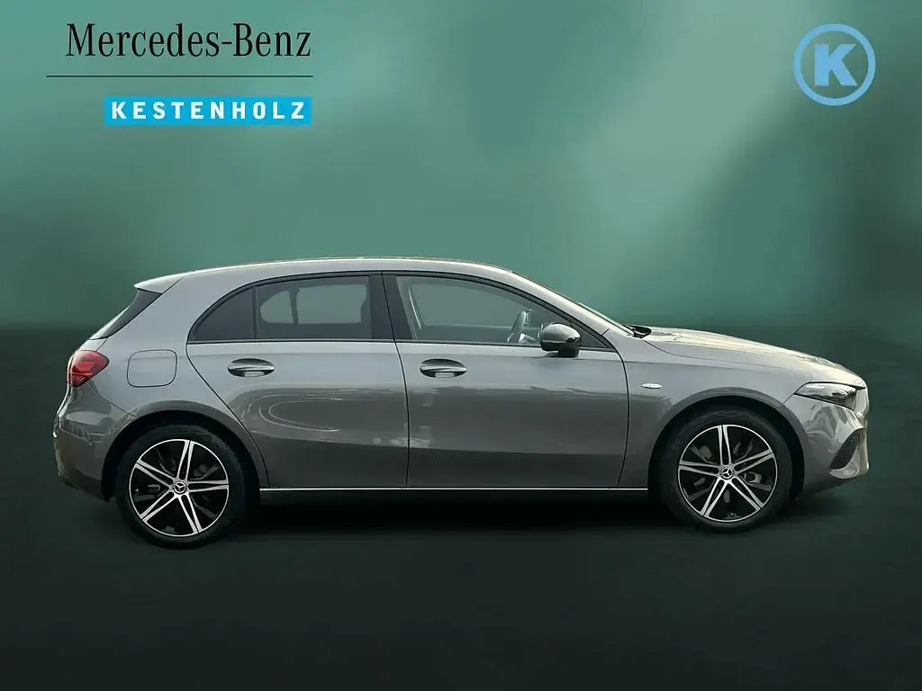 Gebraucht Mercedes A250 Progressive 163 PS (119 kW) 2025 Mountaingrau Limousine