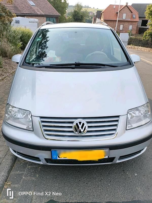 Grau Gebraucht 2009 VW Sharan Van / Kleinbus | 3.699 € (Guter Preis) - Bild 1/4