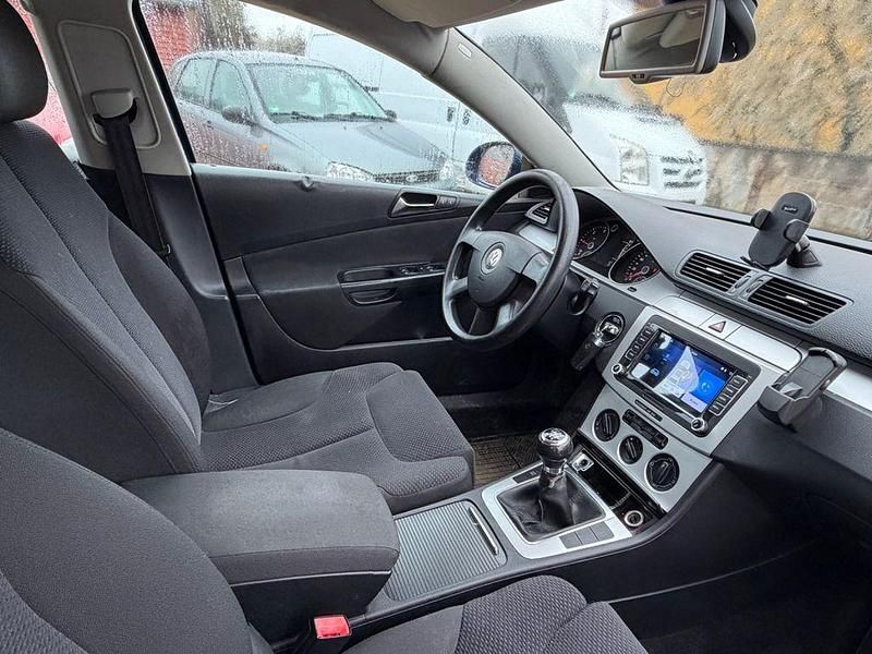 Gebraucht VW Passat 140 PS (102 kW) 2009 Blau Kombi