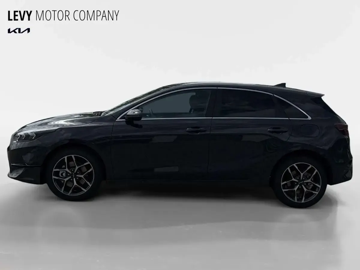 Neu Kia Ceed 101 PS (74 kW) 2025 H8g dark penta metal m Kleinwagen