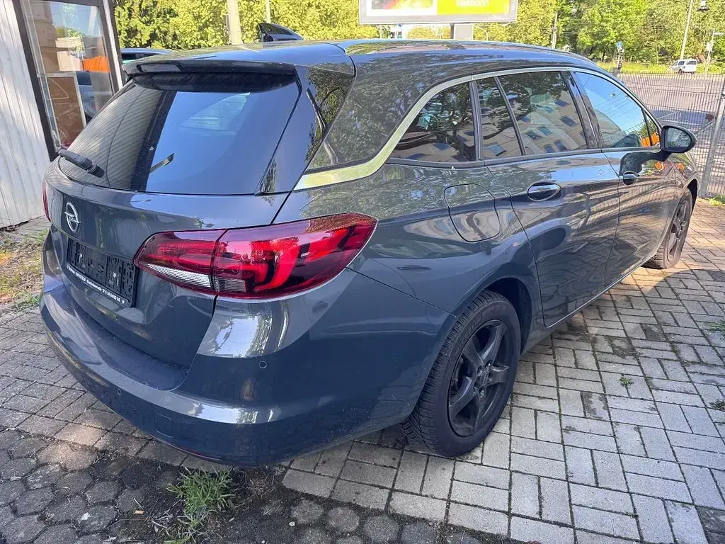 Gebraucht Opel Astra Innovation 160 PS (117 kW) 2016 Grau Kombi