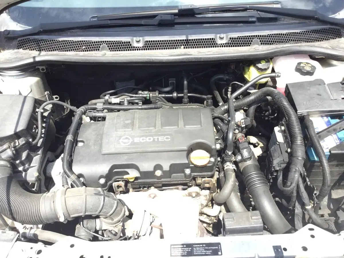 Gebraucht Opel Astra 140 PS (102 kW) 2010 Silber Kleinwagen