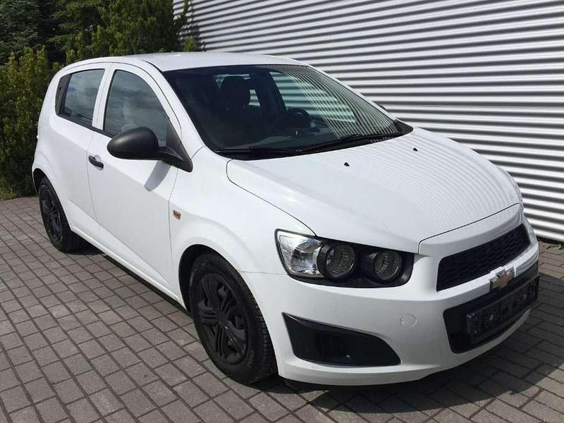 Weiß Gebraucht 2013 Chevrolet Aveo Kleinwagen | 3.990 € (Fairer Preis) - Bild 1/4