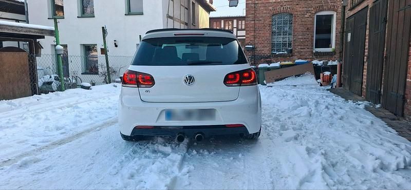 Używany VW Golf VI R 271 KM (199 kW) 2010 Biały Hatchback