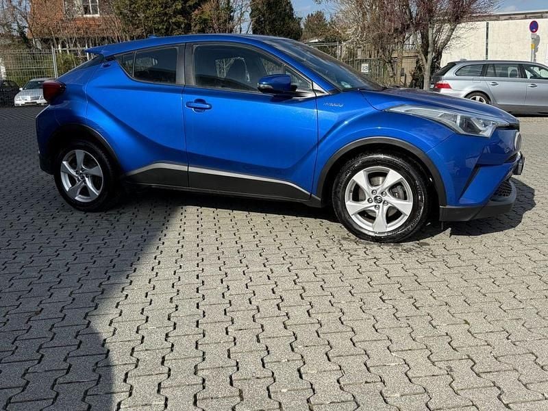 Second-hand Toyota C-HR 98 CP (72 kW) 2017 Albastru SUV