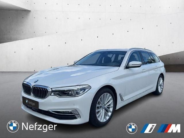 Weiss Gebraucht 2020 BMW 520 Luxury Line Kombi | 29.900 € (Fairer Preis) - Bild 1/4