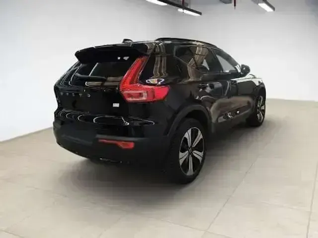 Używany Volvo XC40 Plus 169 kW (231 KM) 2023 Czarny SUV