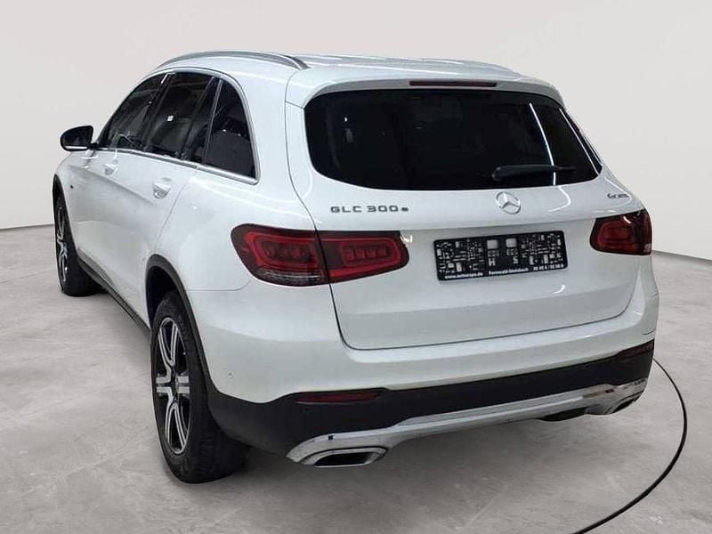 Gebraucht Mercedes GLC300e 211 PS (155 kW) 2020 Polarweiß SUV