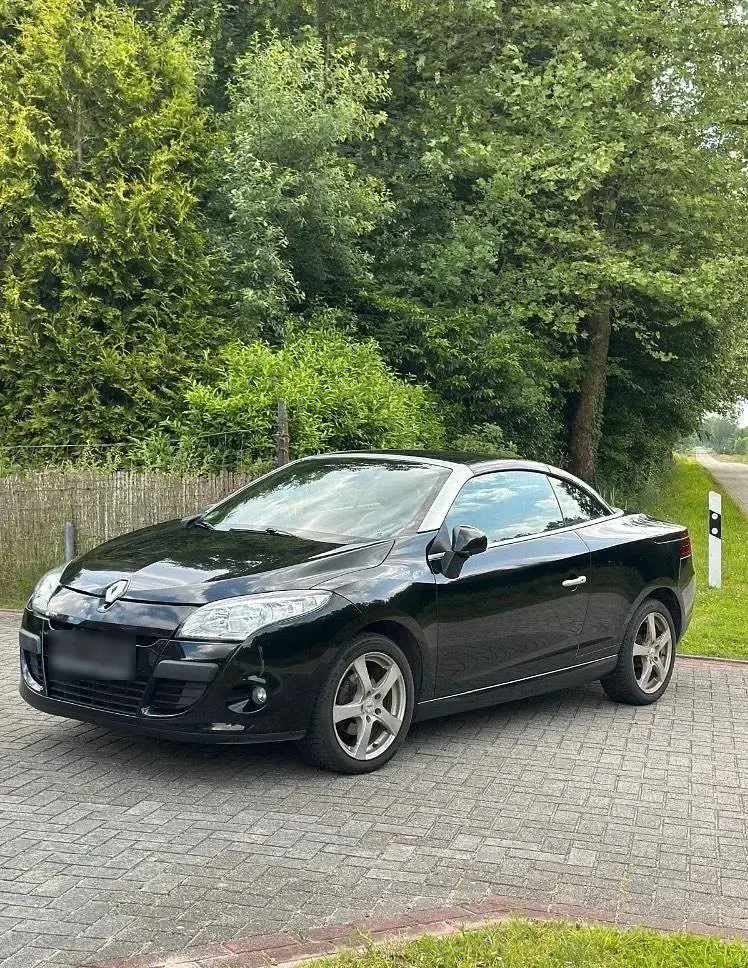 Gebraucht Renault Mégane Cabriolet Dynamique 110 PS (80 kW) 2011 Schwarz Cabrio