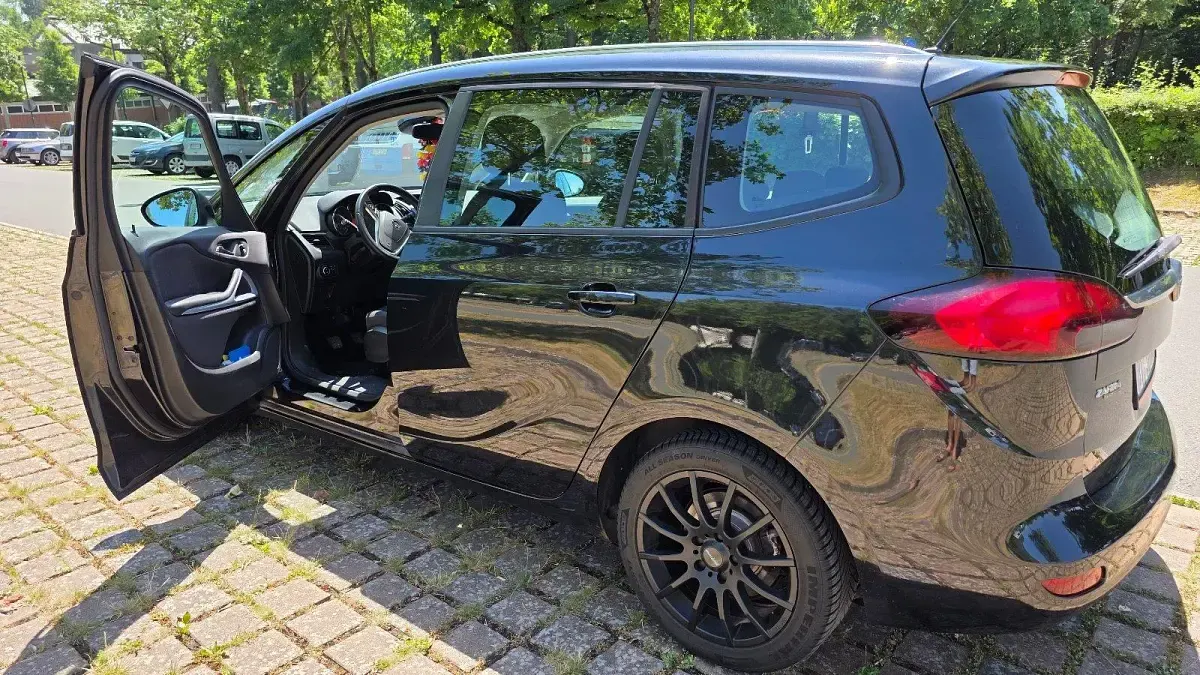 Gebraucht Opel Zafira Tourer Edition 136 PS (100 kW) 2012 Schwarz Van / Kleinbus