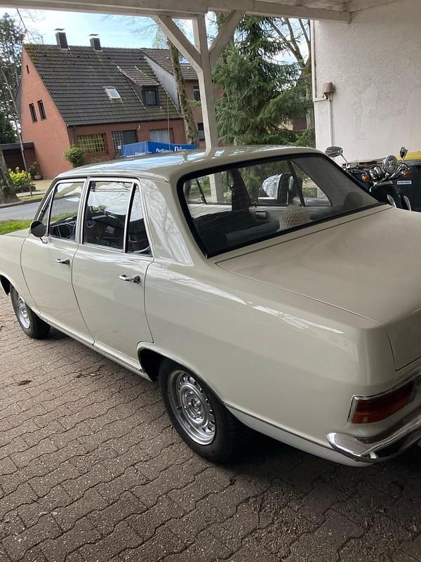 Weiß Gebraucht 1970 Opel Kadett Limousine | 5.500 € - Bild 1/4