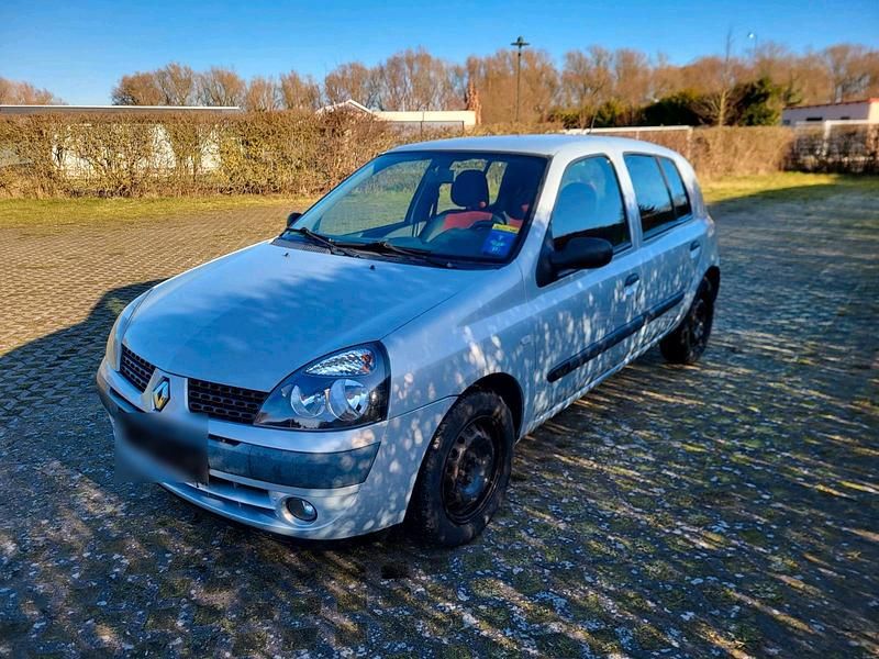 Gebraucht Renault Clio II 75 PS (55 kW) 2004 Silber Kleinwagen