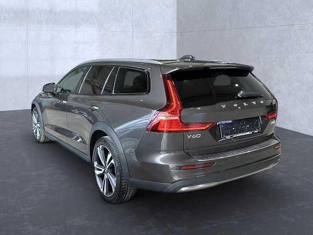 Gebraucht Volvo V60 CC 145 PS (106 kW) 2023 Kombi