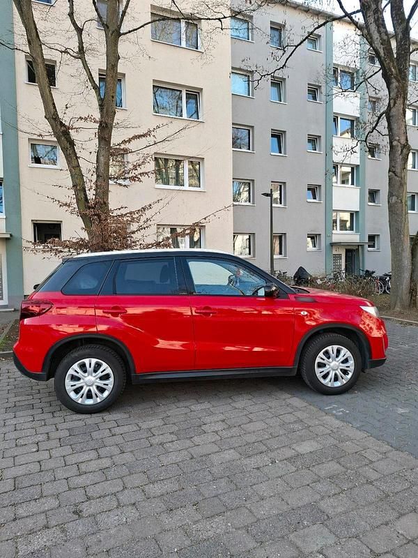 Gebraucht Suzuki Vitara 111 PS (81 kW) 2019 Rot SUV