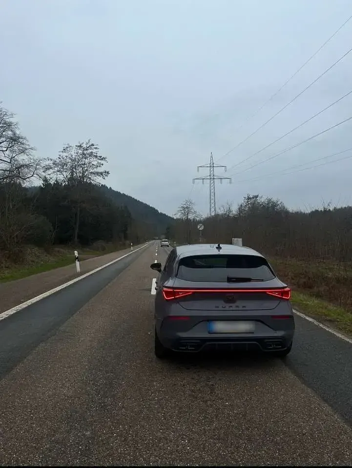 Gebraucht Cupra Leon 150 PS (110 kW) 2023 Grau Limousine