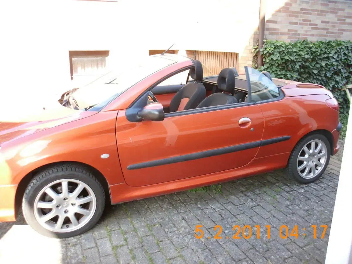 Gebraucht Peugeot 206 CC 136 PS (100 kW) 2002 Orange Cabrio
