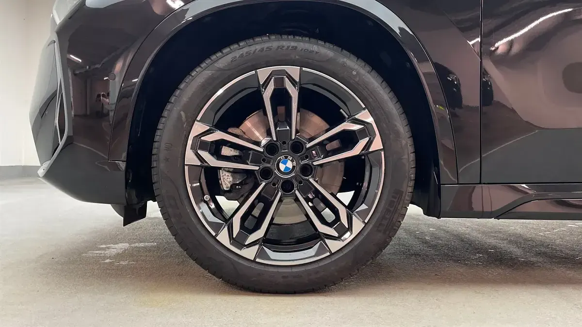 Gebraucht BMW X1 M Sport 204 PS (150 kW) 2025 Saphirschwarz metallic SUV