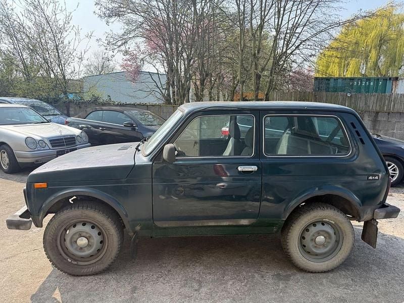 Gebraucht Lada niva 82 PS (60 kW) 2010 Grün SUV