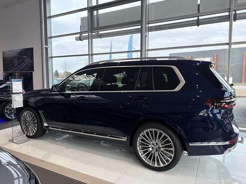 Neu BMW X7 340 PS (250 kW) 2025 Blau SUV