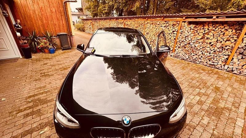 Schwarz Gebraucht 2013 BMW 118 Sport Line Kleinwagen | 9.800 € (Guter Preis) - Bild 1/4