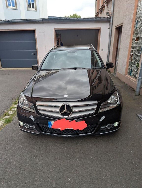 Schwarz Gebraucht 2012 Mercedes C200 Limousine | 11.900 € - Bild 1/4