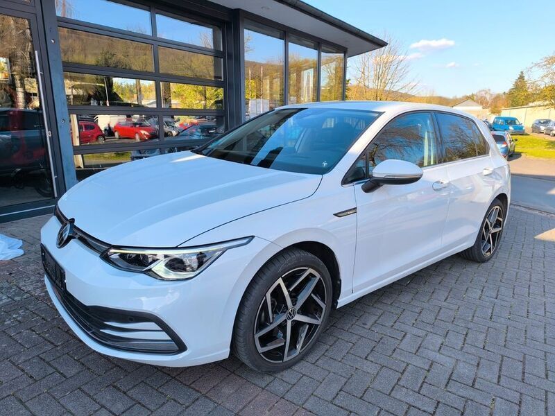 Weiß Gebraucht 2020 VW Golf VIII Style Limousine | 22.000 € (Guter Preis) - Bild 1/4