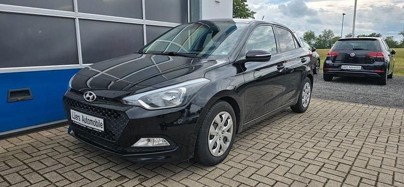 Schwarz Gebraucht 2016 Hyundai i20 Style Limousine | 9.600 € (Fairer Preis) - Bild 1/2