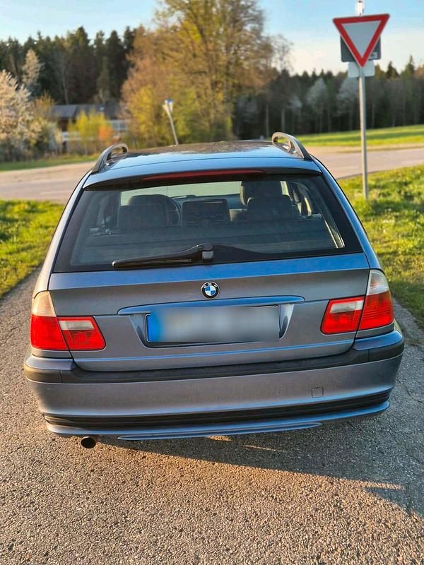 Gebraucht BMW 318 142 PS (104 kW) 2002 Blau Kombi