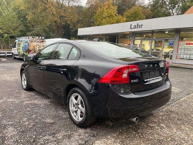 Gebraucht Volvo S60 Business Edition 163 PS (119 kW) 2015 Schwarz Limousine