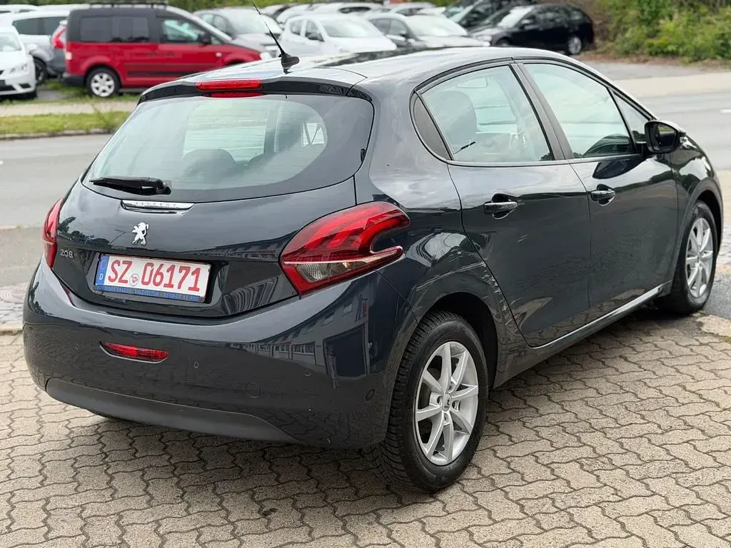 Gebraucht Peugeot 208 Active 82 PS (60 kW) 2017 Grau Kleinwagen
