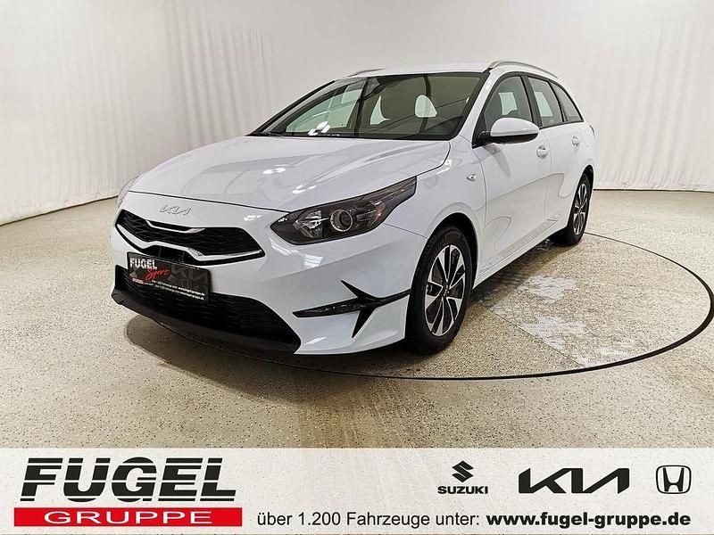 Casa white Neu 2025 Kia Ceed Sportswagon Play Kombi | 21.499 € (Fairer Preis) - Bild 1/4