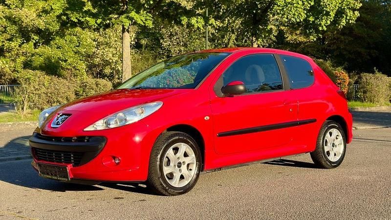 Rot Gebraucht 2009 Peugeot 206+ Kleinwagen | 3.299 € (Fairer Preis) - Bild 1/4