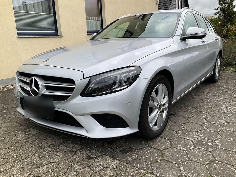 Silber Gebraucht 2018 Mercedes C180 Kombi | 19.950 € (Guter Preis) - Bild 1/4