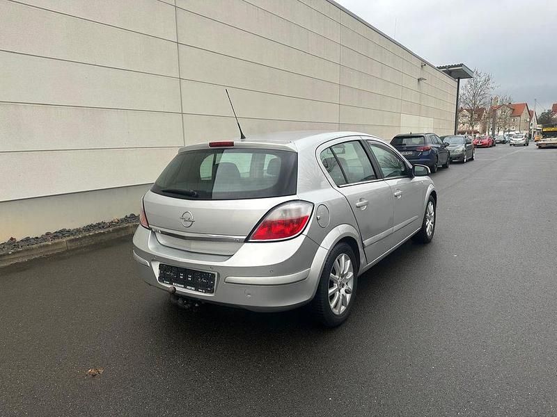 Gebraucht Opel Astra Edition 105 PS (77 kW) 2005 Silber Limousine