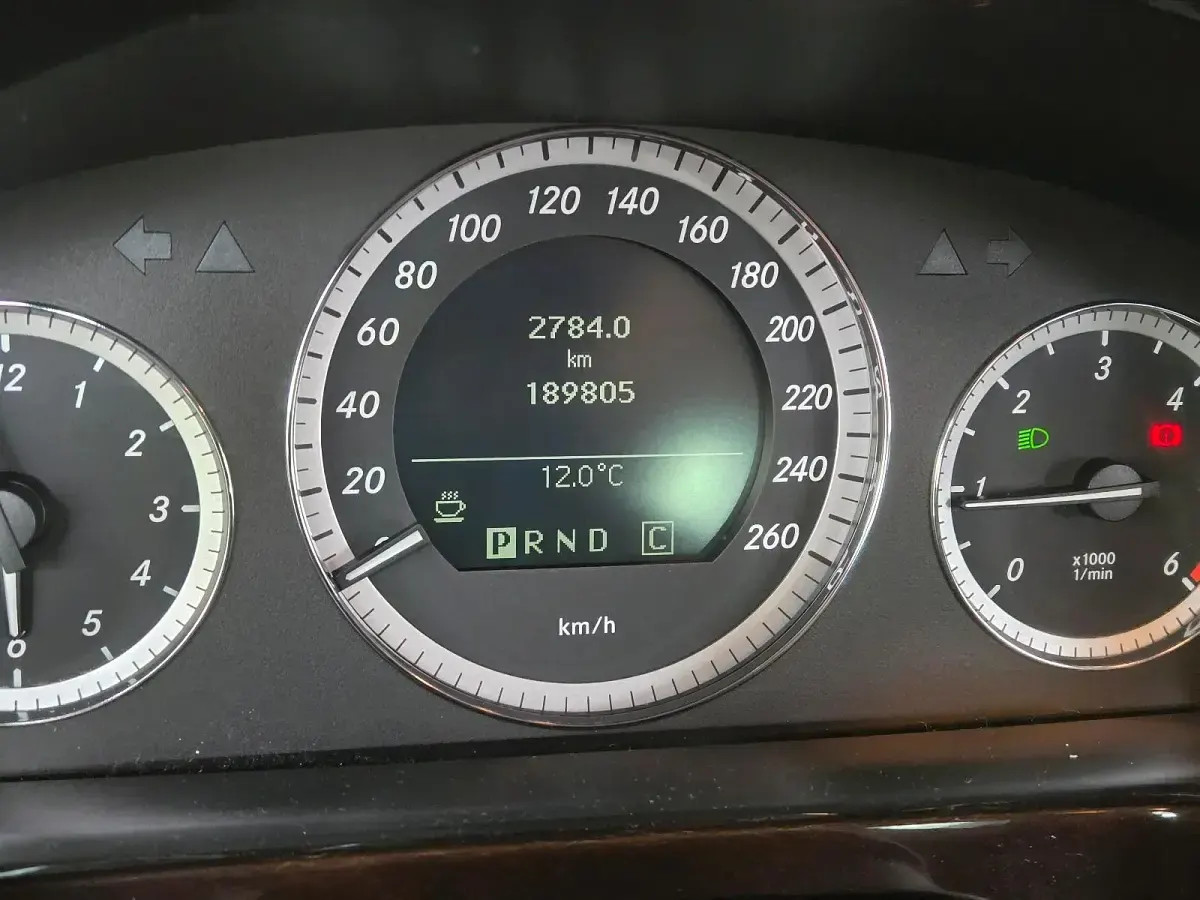 Gebraucht Mercedes E220 170 PS (125 kW) 2009 Grau Limousine