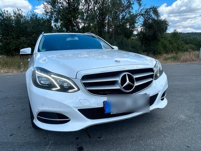 Weiß Gebraucht 2013 Mercedes E250 Kombi | 11.900 € (Guter Preis) - Bild 1/4