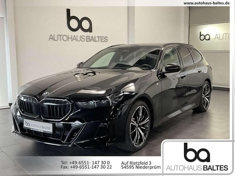 Saphirschwarz met. Gebraucht 2025 BMW 520 M Sport Kombi | 51.850 € (Guter Preis) - Bild 1/4