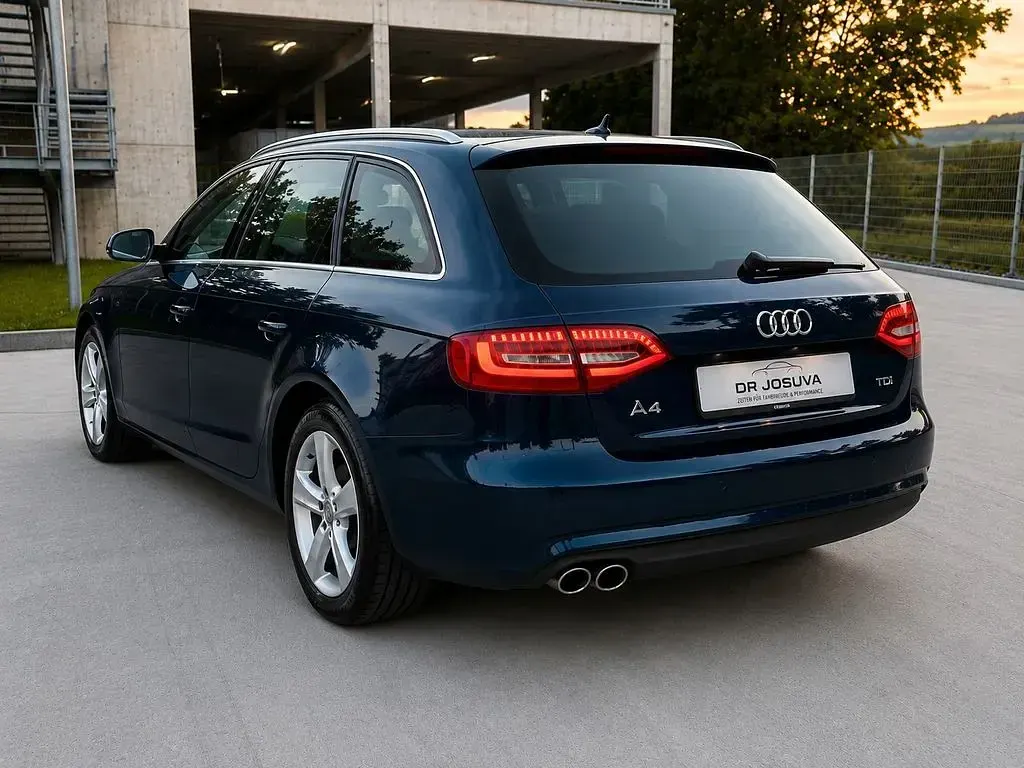 Gebraucht Audi A4 Ambiente 177 PS (130 kW) 2015 Blau Kombi