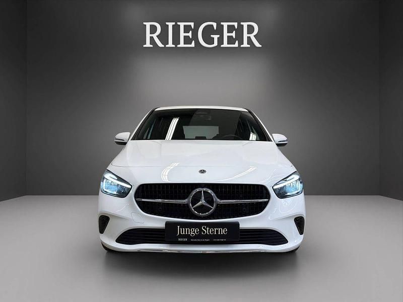 Gebraucht Mercedes B200 Advanced 163 PS (119 kW) 2024 Weiß Van / Kleinbus