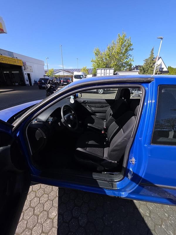 Second-hand VW Golf 75 CP (55 kW) 2001 Albastru Coupe