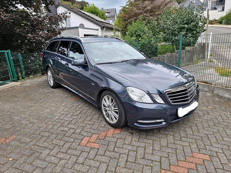 Gebraucht Mercedes E200 Avantgarde 136 PS (100 kW) 2012 Grau Kombi